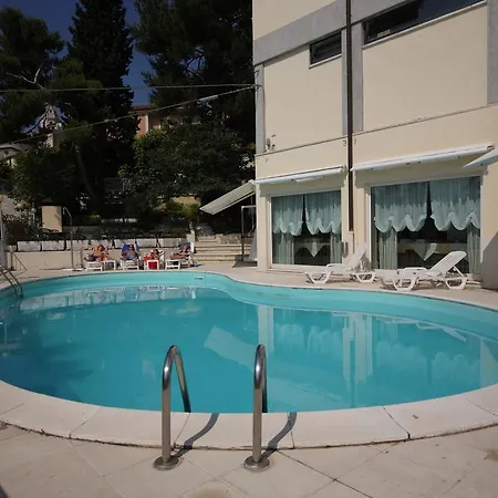 Отель Hotel Sirolo Сироло