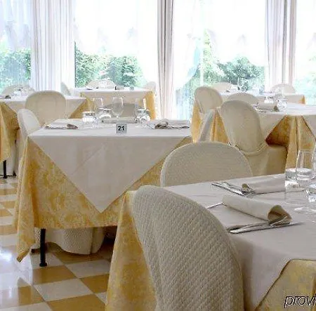 Hotel Sirolo מלון 4*