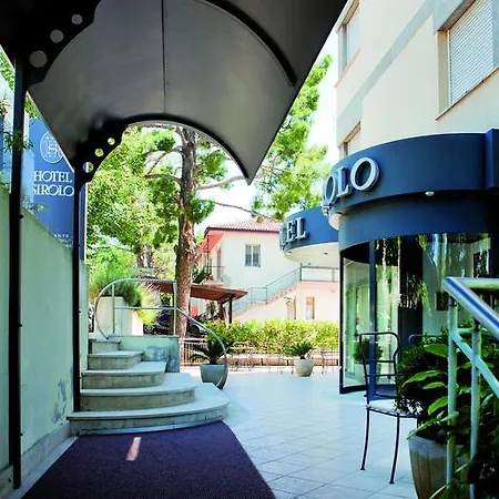 Отель Hotel Sirolo 4*